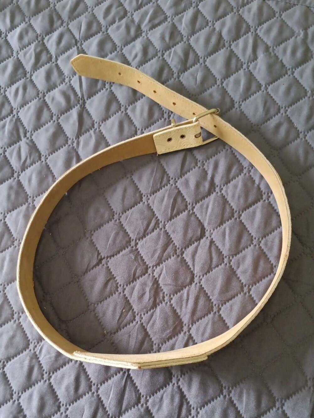Women's Embossed Cream Waist Belt - Stylish Accent - Picture 3 of 3